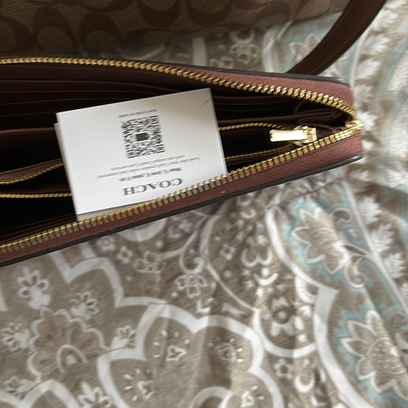 Coach Tote/ Matching Wallet - Picture 4 of 8